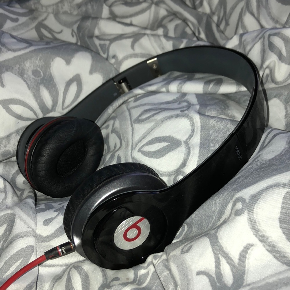 Black Beats Solo HD